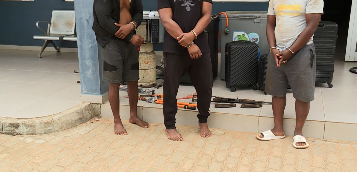 Capturados presumíveis assaltantes em Maputo, incluindo militares que forneciam AKM e granadas